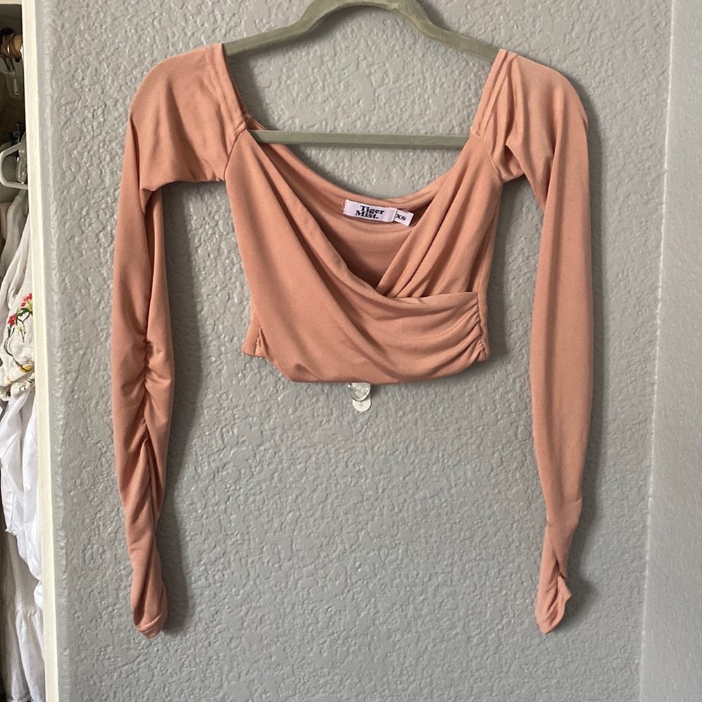 BLUE CROPPED TIGER MIST TOP
